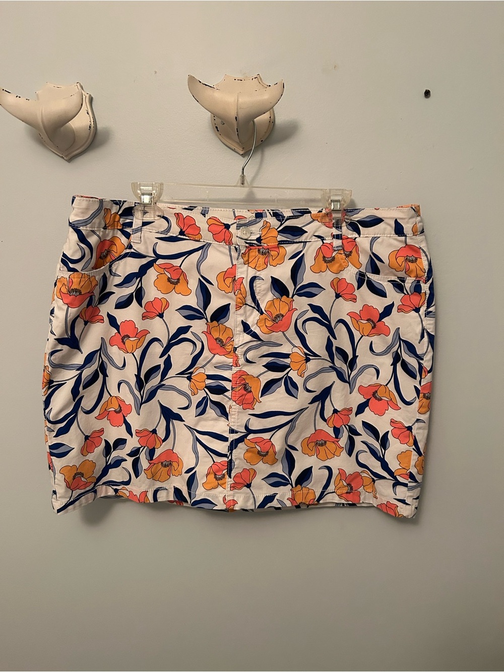 Women’s floral skort.  Size 16